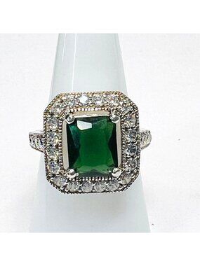 Ring Bomb Party Ring, size 8, emerald green stone, silver color band